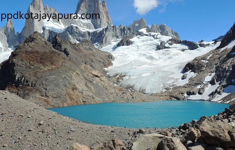 Menaklukkan Puncak-Puncak Gunung Paling Eksotis